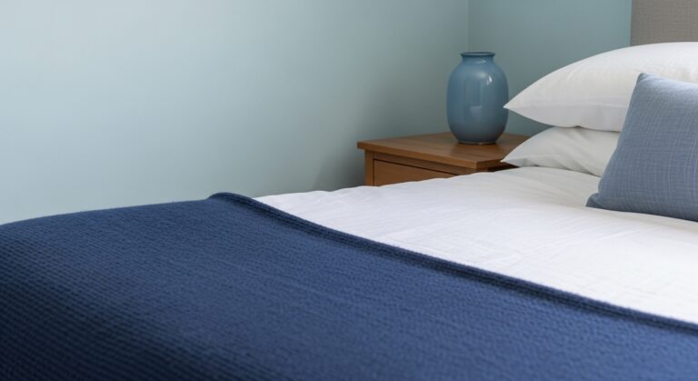 23 Fresh Blue Small Guest Bedroom Ideas to Brighten Up